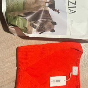 Aritzia red knit vest